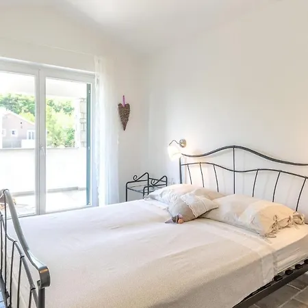 In With Kitchen * Blato (Korcula)